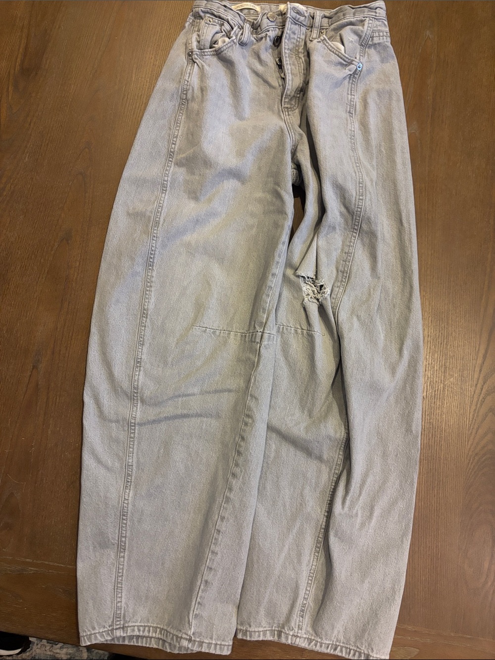 Universal Thread Light Wash High Rise Curved Leg Jeans Blue Gray Color 6R
